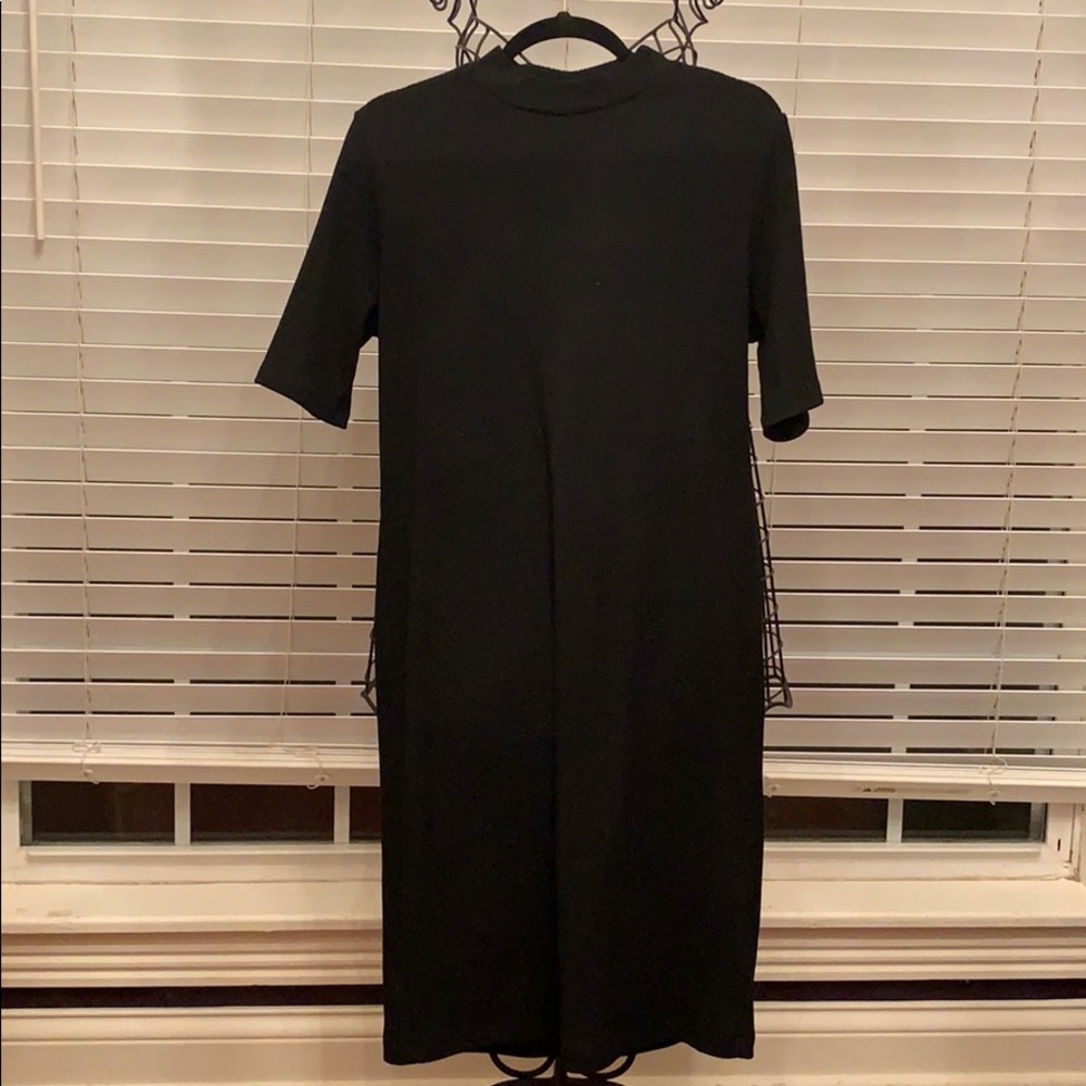 Ribbed knit, short sleeve, midi shift dress